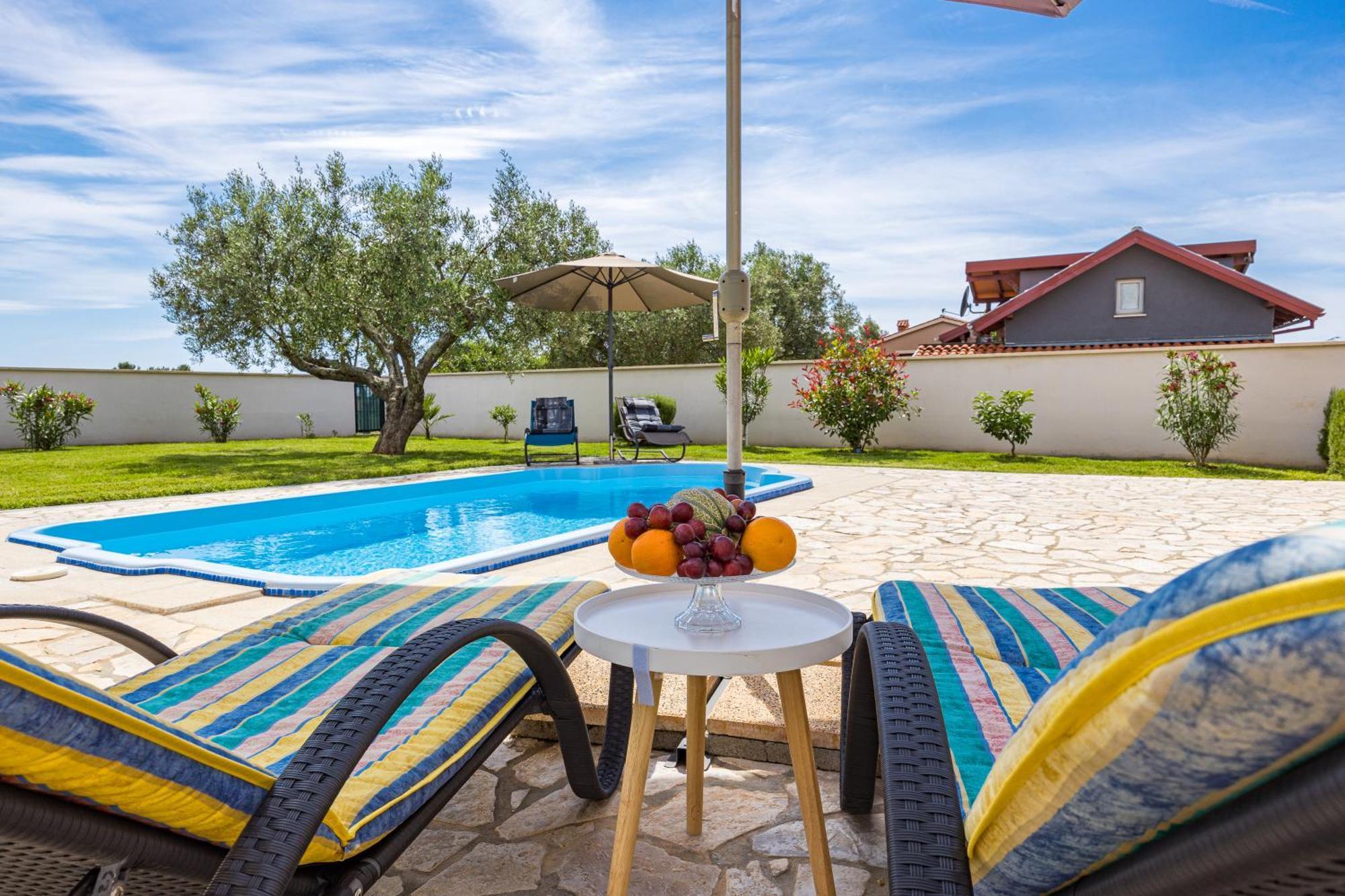 Villa Sunny Olive Peroj Exteriör bild