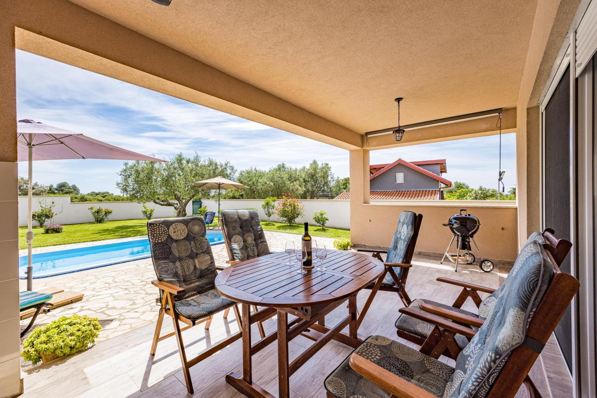 Villa Sunny Olive Peroj Exteriör bild